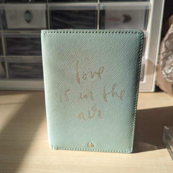 “Love is in the Air” Kate Spade Passport Holder - Picture 1 of 7